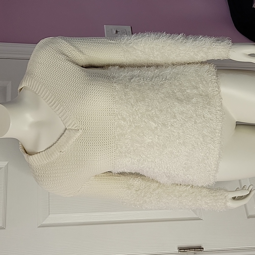 Design Lab knitted and Fluffy Sweater